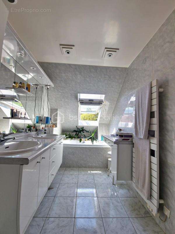 Maison familiale de charme – 153 m² habitables – 170 m² utiles – quartier recherché de la haie bertrand - photo 24