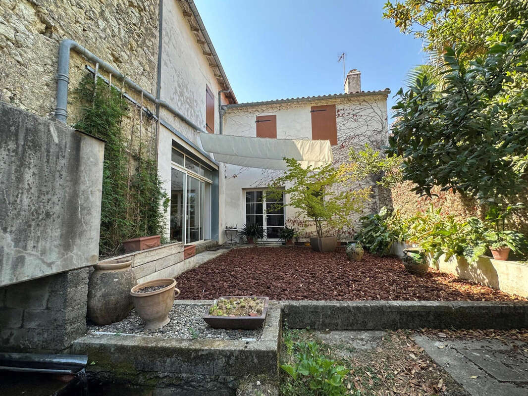 Grande maison de ville avec jardin et garages - photo 19