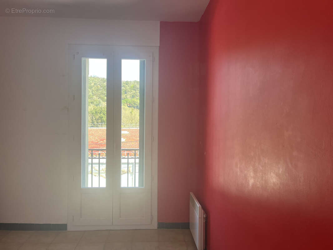 Appartement à REYNES