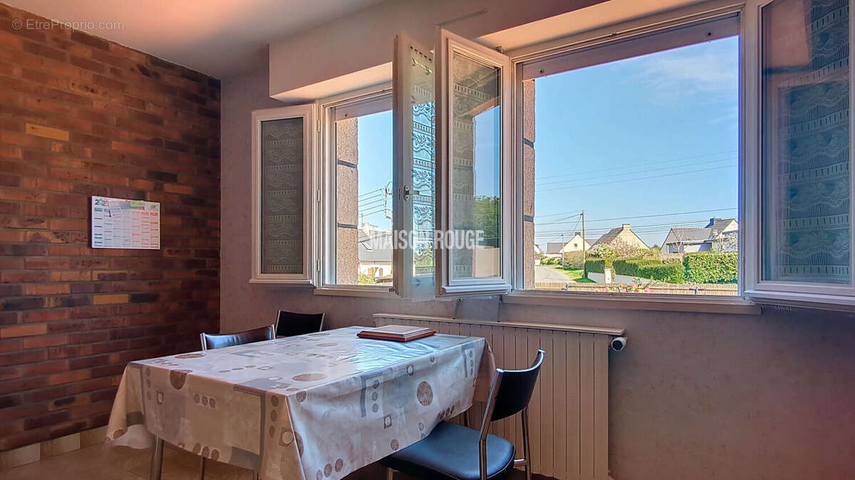 Maison à LA ROCHE-DERRIEN