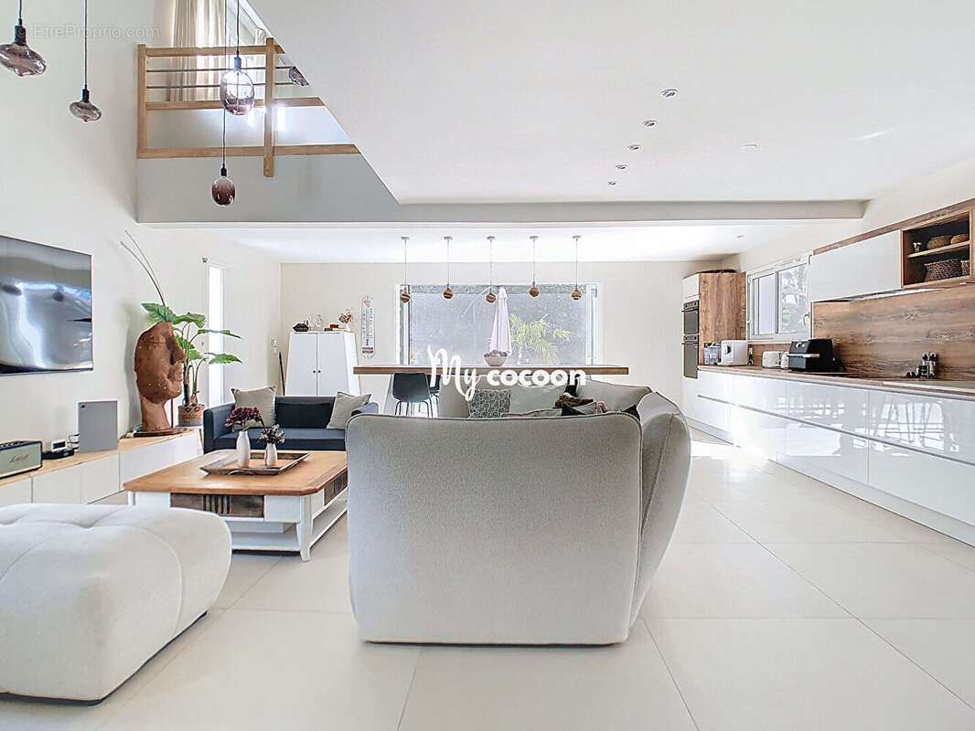 Maison - T5 - 145 m² - photo 3