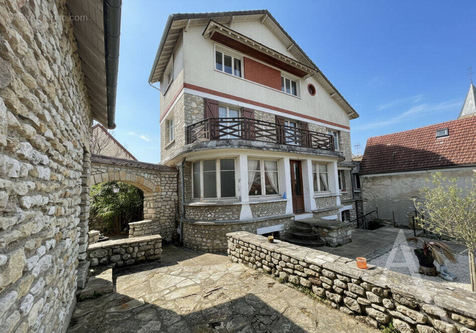 Maison à SAINT-MARTIN-LA-GARENNE