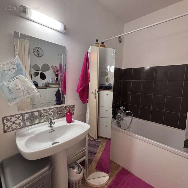Appartement t3 montgaillard – saint-denis 97400 - photo 5
