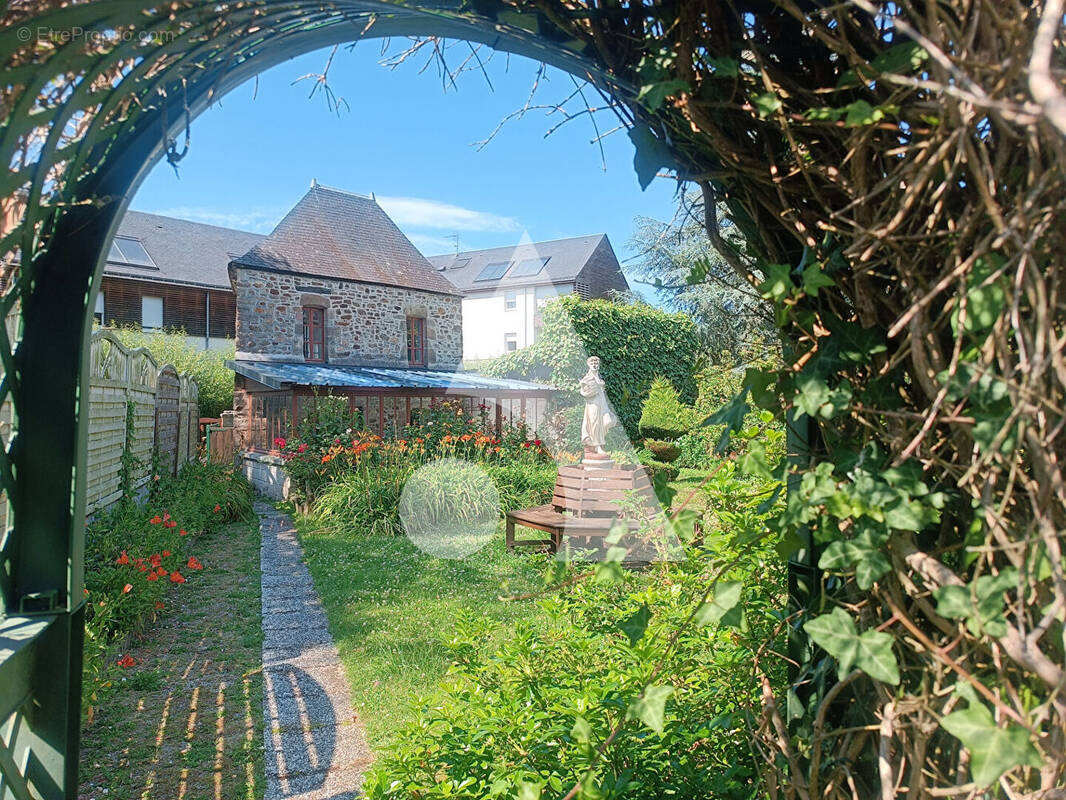 Maison à JUGON-LES-LACS