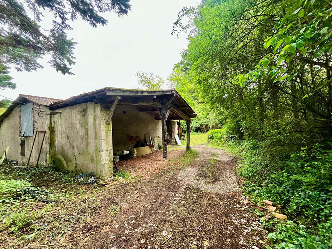 Secteur Villeneuve-sur-Lot, à la campagne mais non isolé, venez découvrir cette charmante maison en pierre de 77,84 m² habitable - photo 9