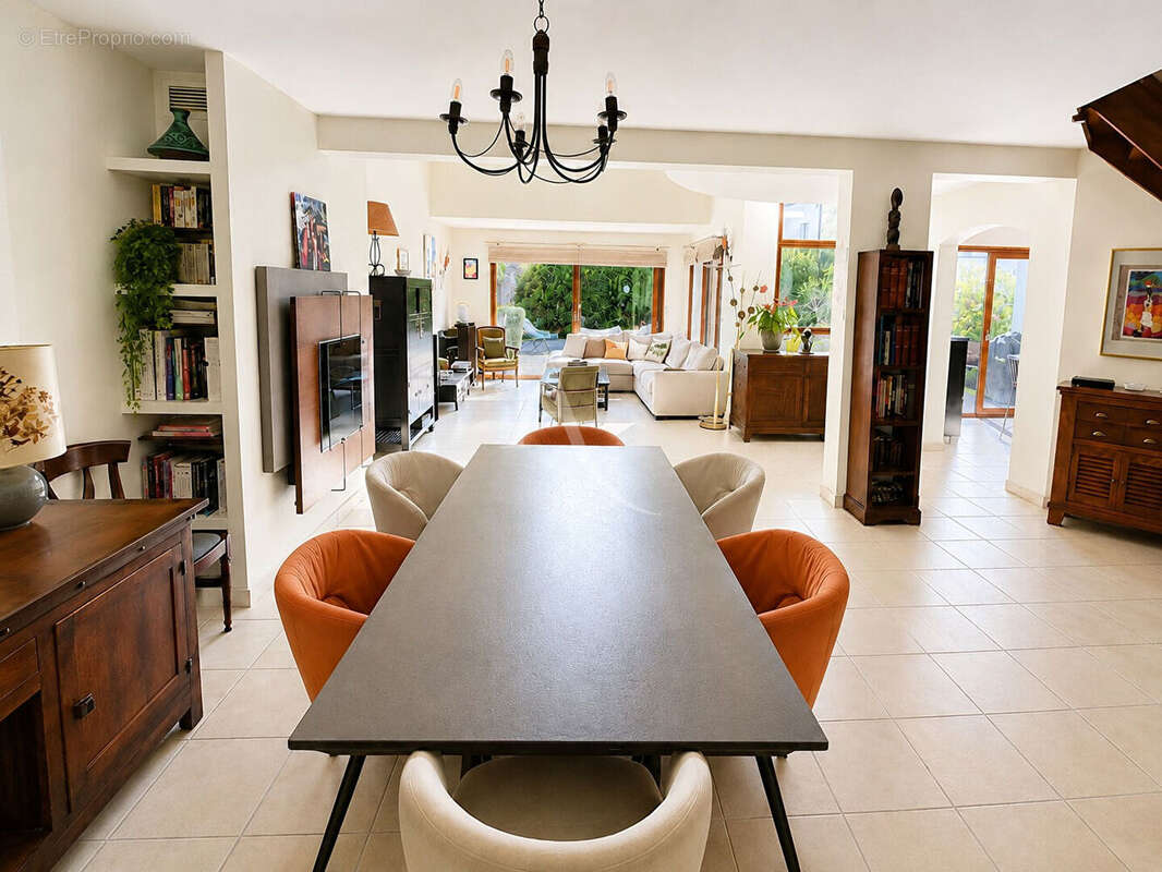 Maison Contemporaine de 171 m²  avec piscine et double garage - Longchamp/Gaudinière - photo 4