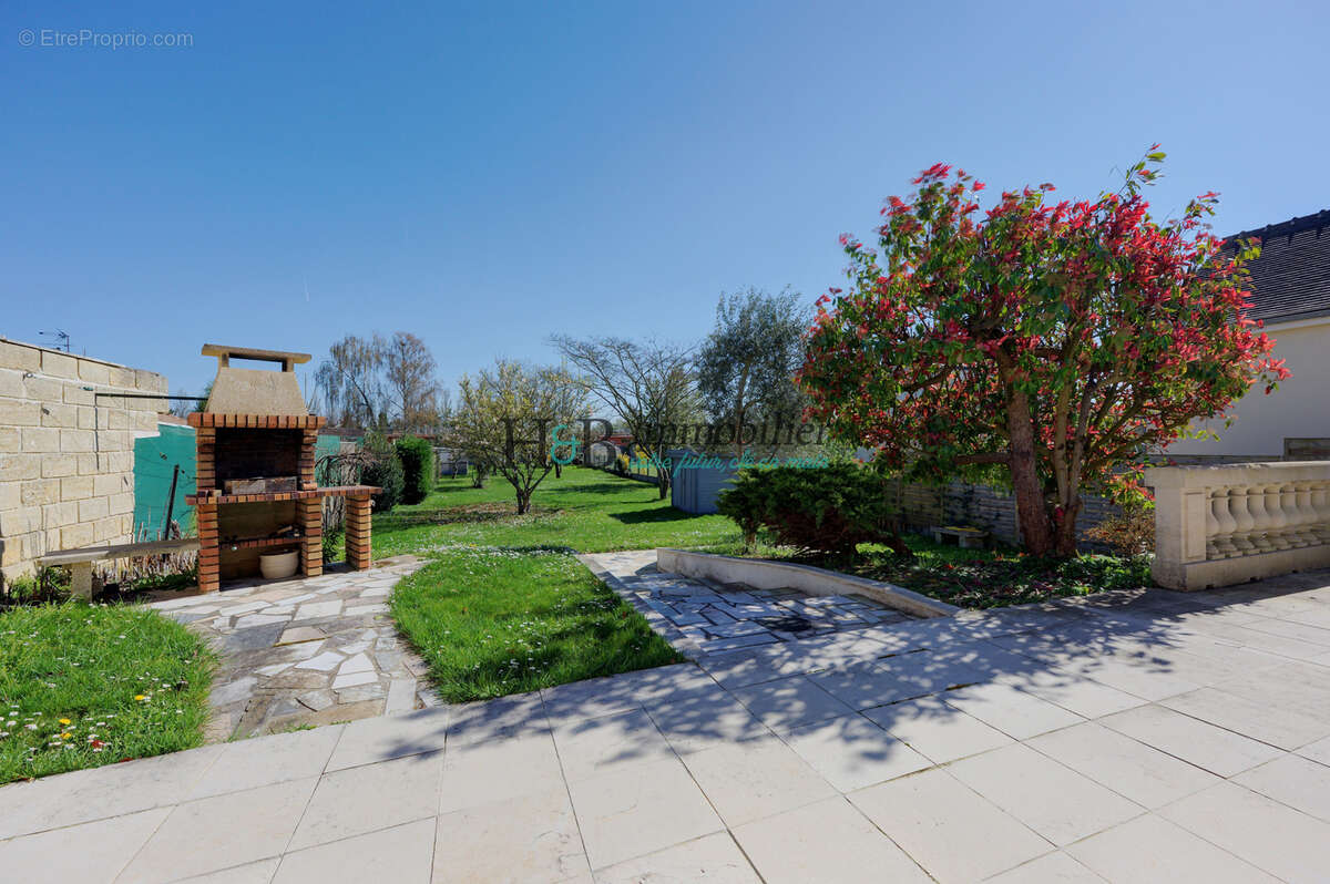 Maison à VERT-LE-GRAND