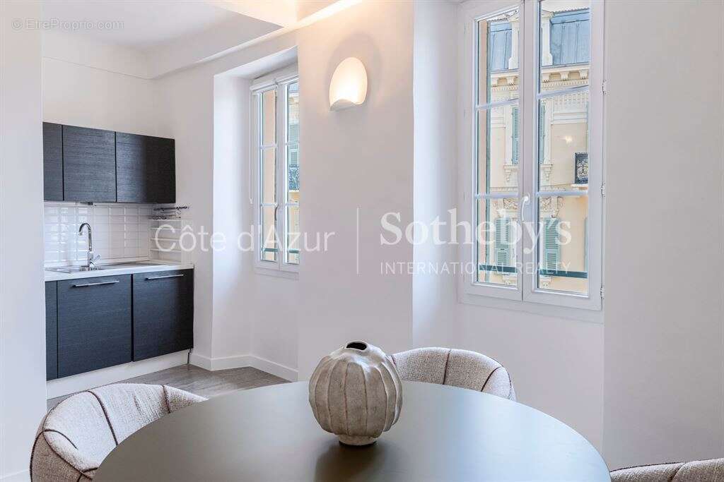 Appartement 3 pièces à vendre dans le Carré d'Or de Nice, Place Magenta - photo 15