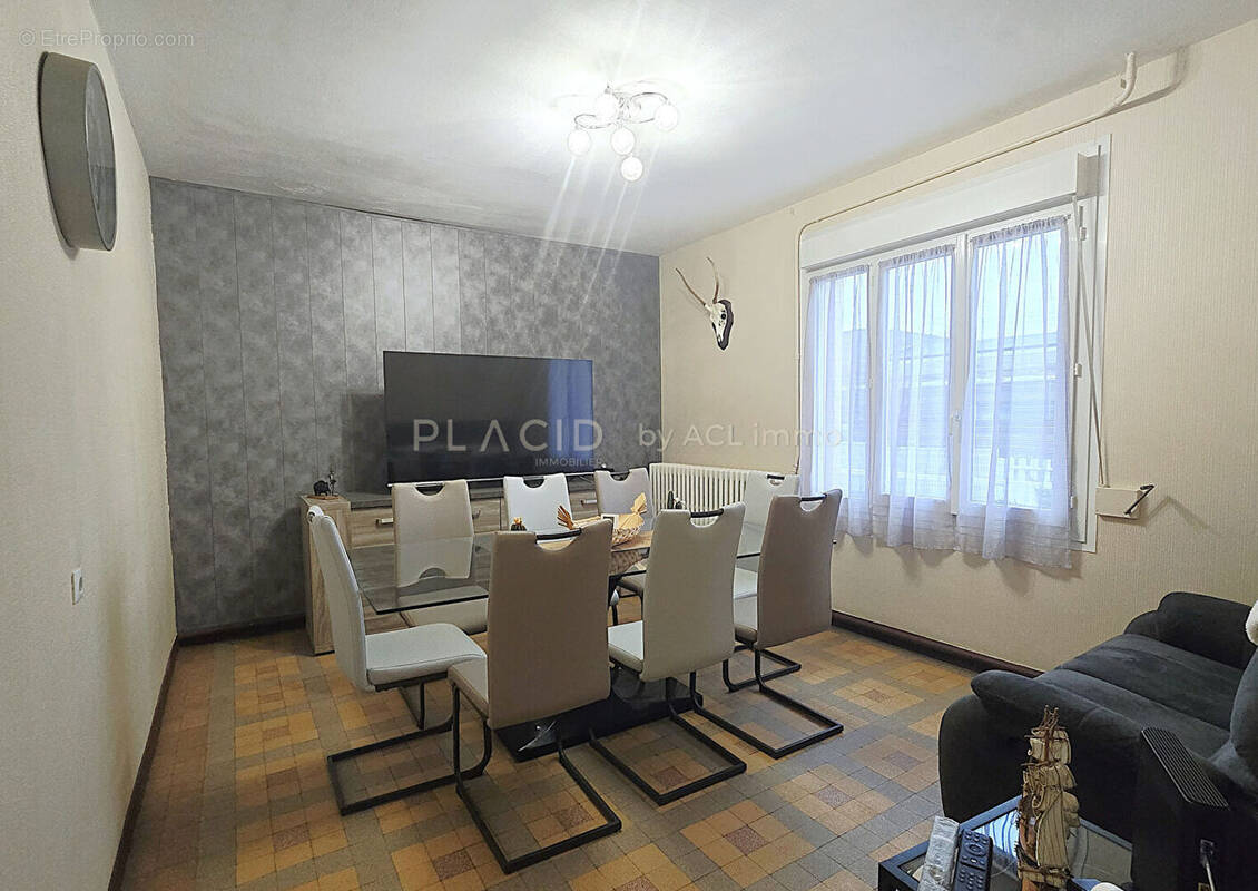 Maison à LOUE