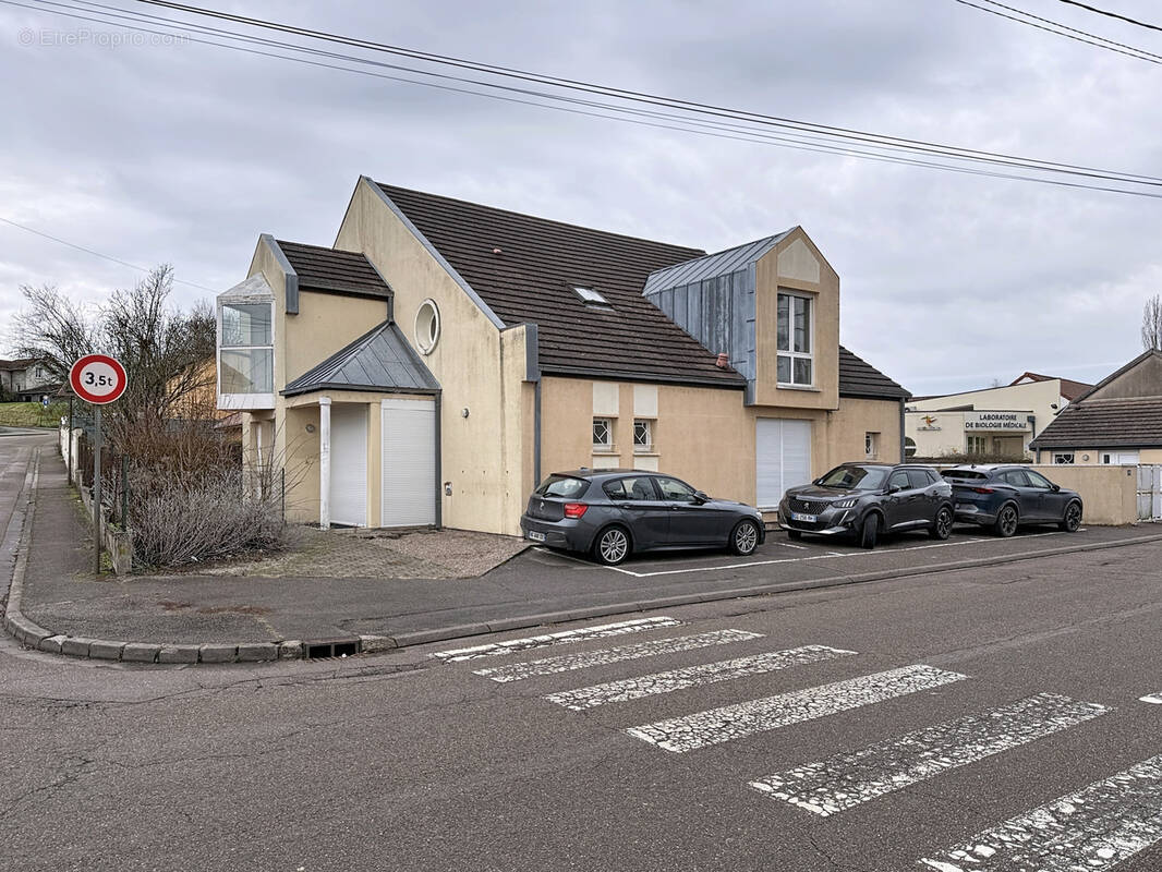 Commerce à MIRECOURT