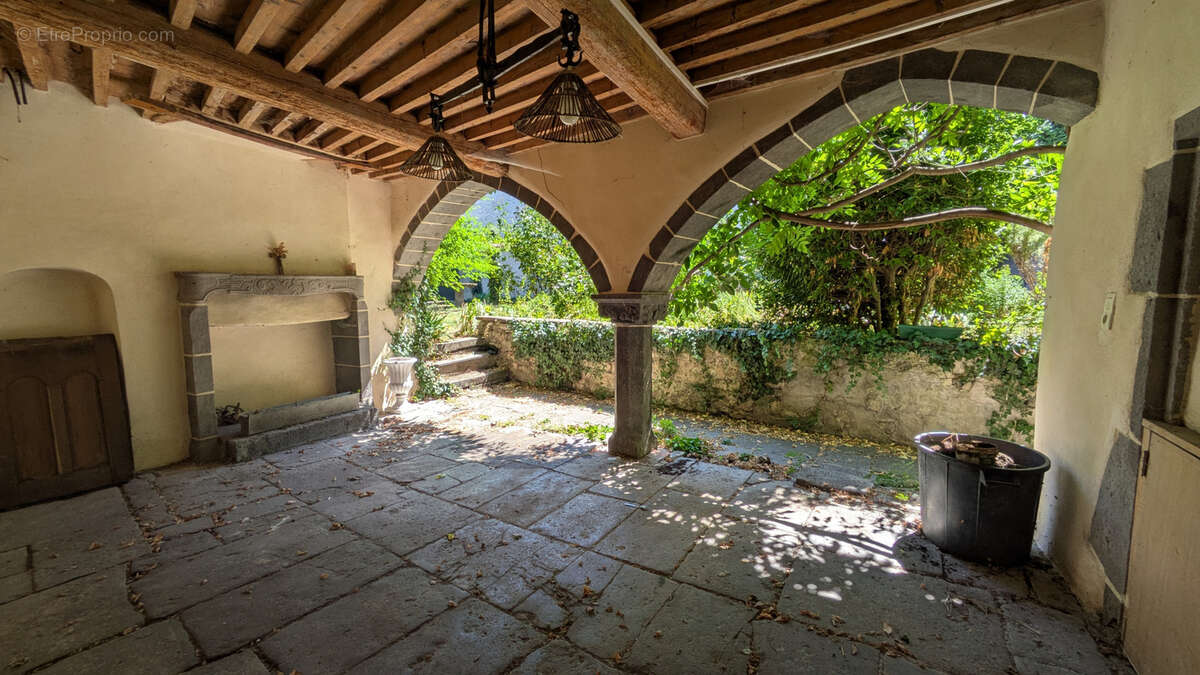 Jolie et grande propriété sur RIOM - photo 5