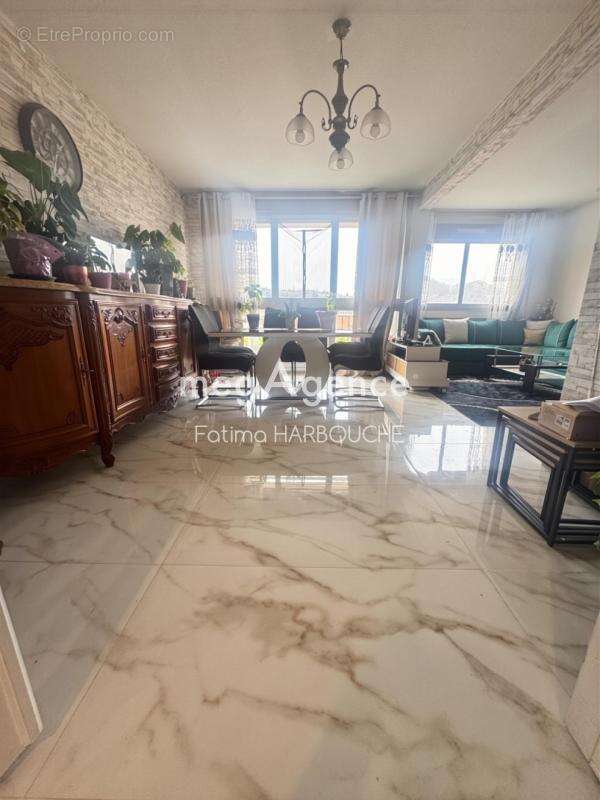 Appartement à SAINT-ETIENNE