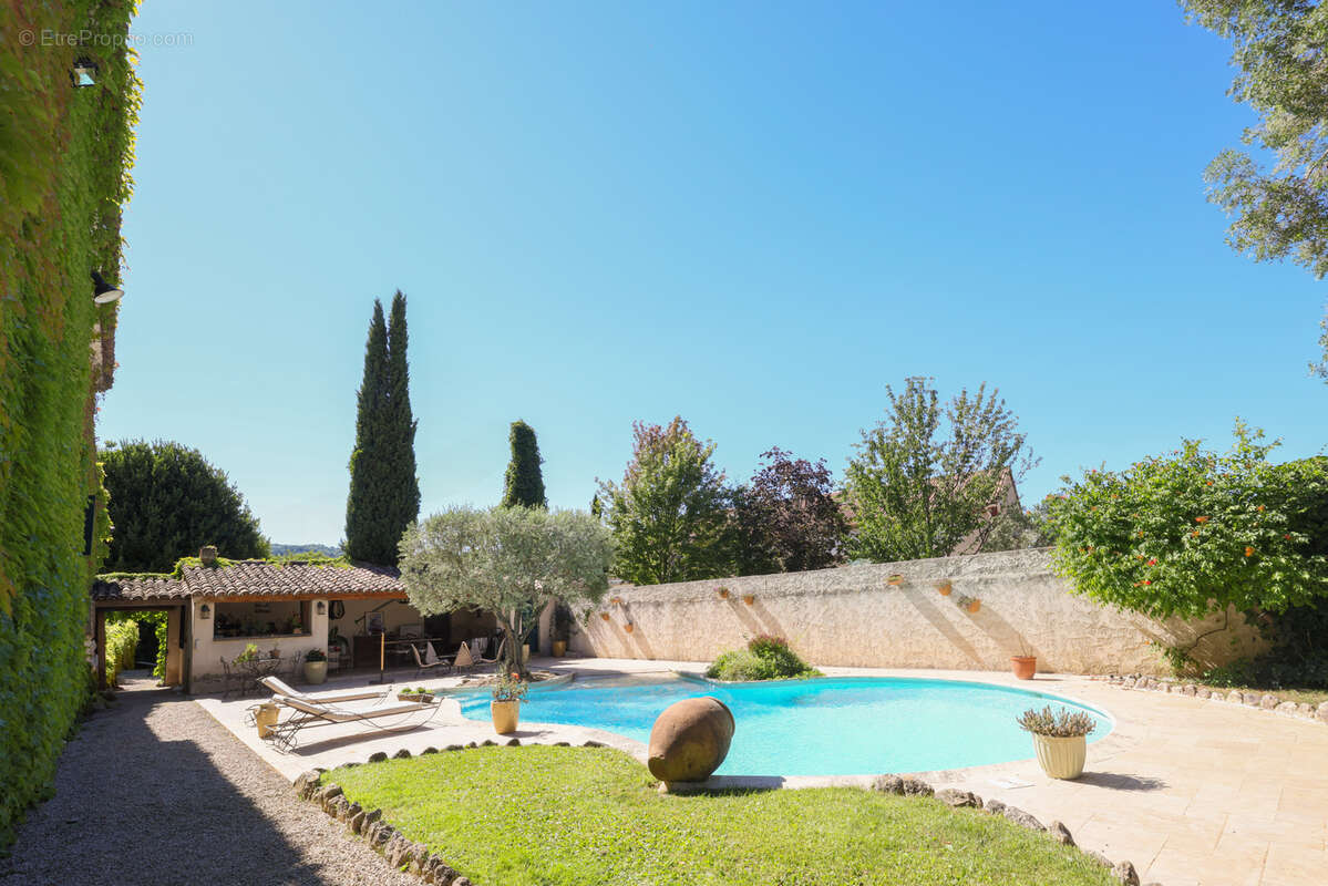Maison à LE PUY-SAINTE-REPARADE