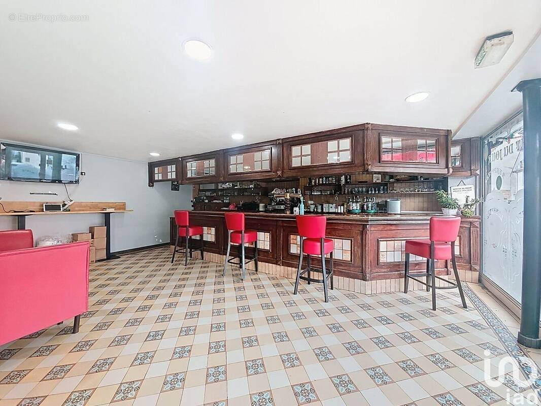 Photo 1 - Commerce à CHEVRY-COSSIGNY