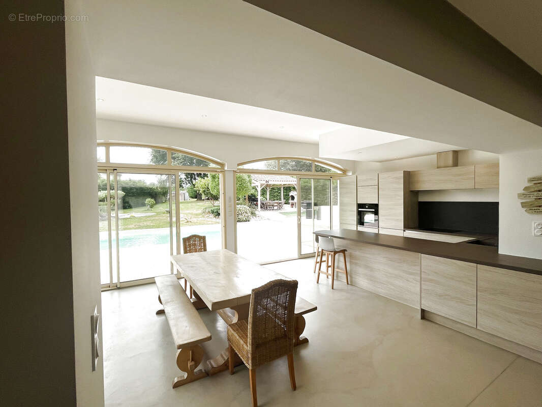 Maison à AMBARES-ET-LAGRAVE