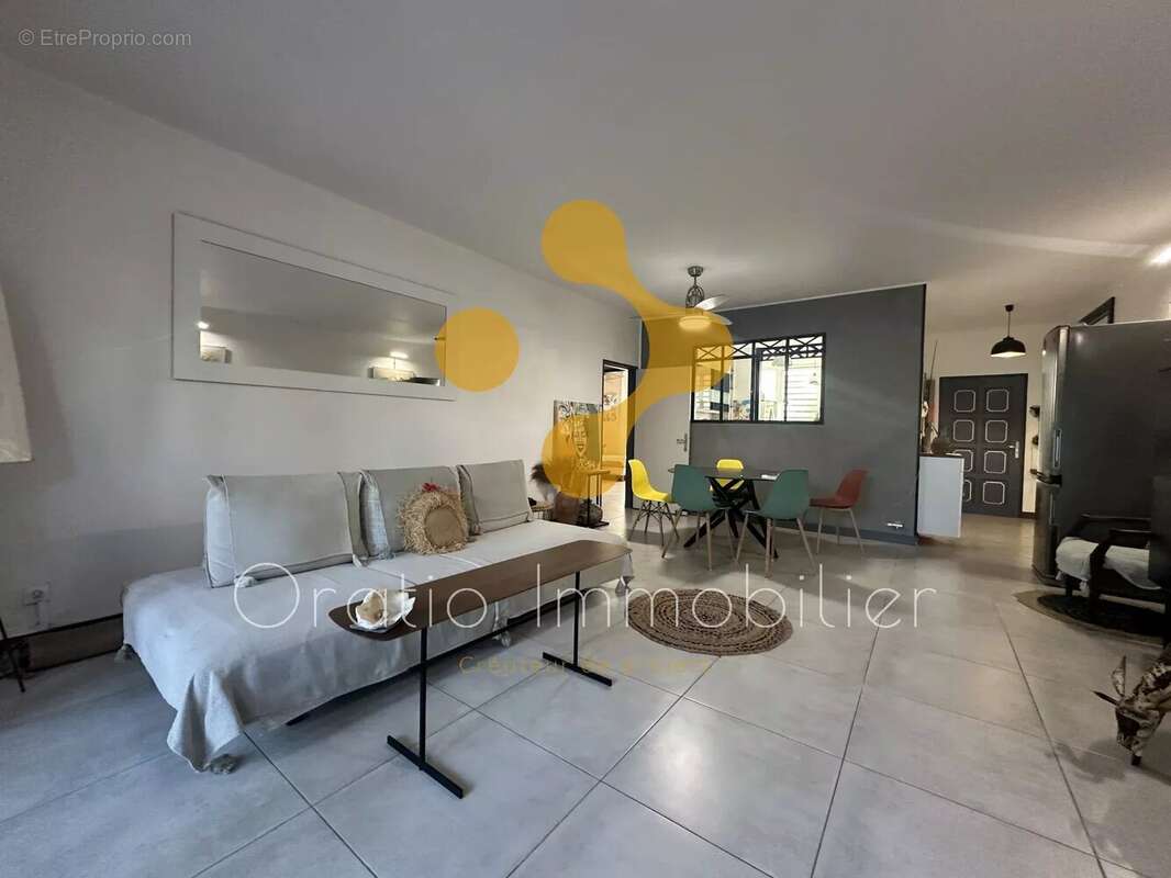 Appartement 85 m² à Saint-Paul  - photo 2