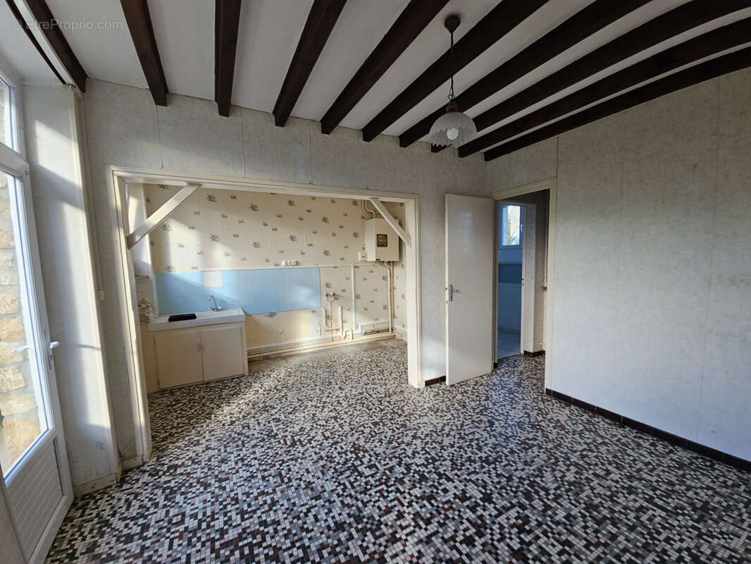 Maison à SAINT-DENIS-LE-GAST