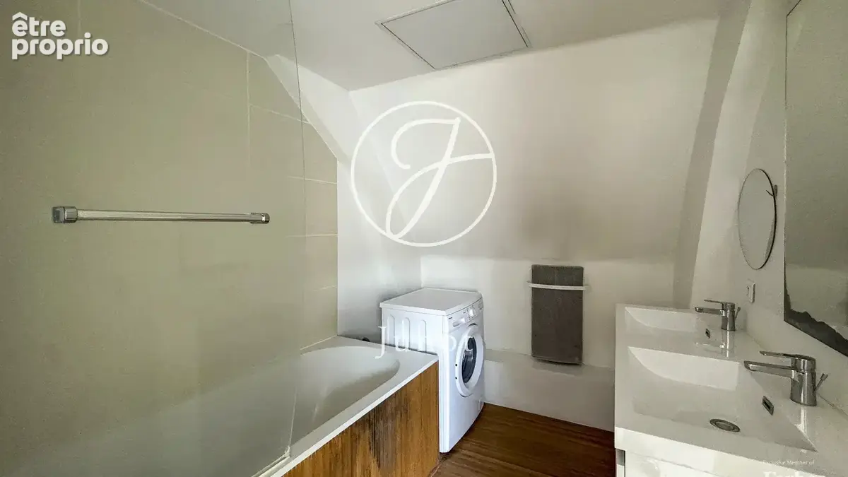 Lille - VIEUX LILLE - Immeuble de rapport - Local professionnel de 40m² - Duplex 4 pièces - 74m² - 2 chambres - photo 5
