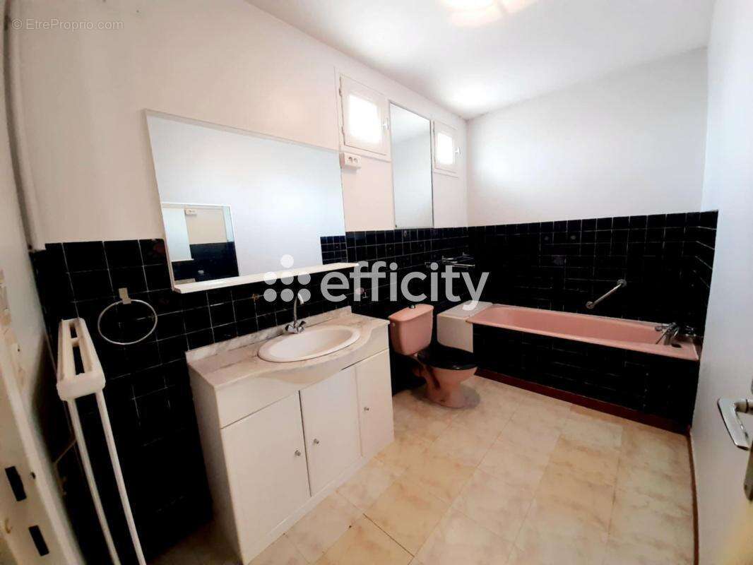 Maison à LES ANGLES