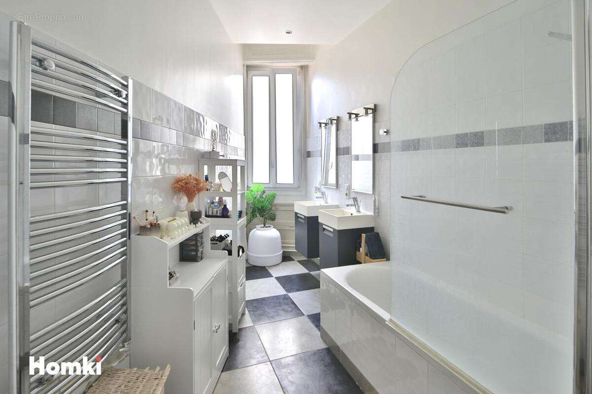 Appartement à LA GARENNE-COLOMBES