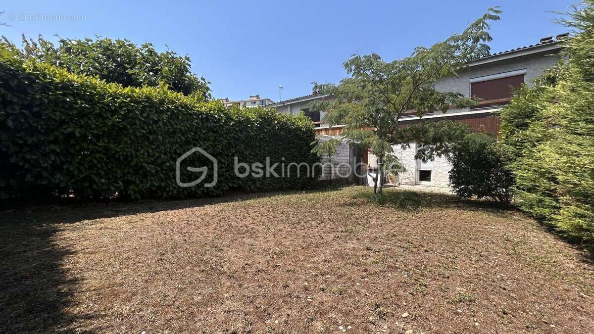 Maison mitoyenne T5 de 95 m² avec jardin  – Rue Lucien-Sampaix, Échirolles - photo 2