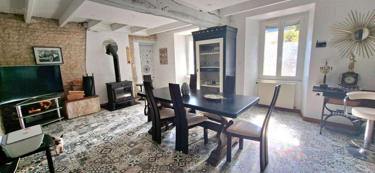 Vaste maison parfait etat de 245 m2 5 chambres  3 garages - photo 4