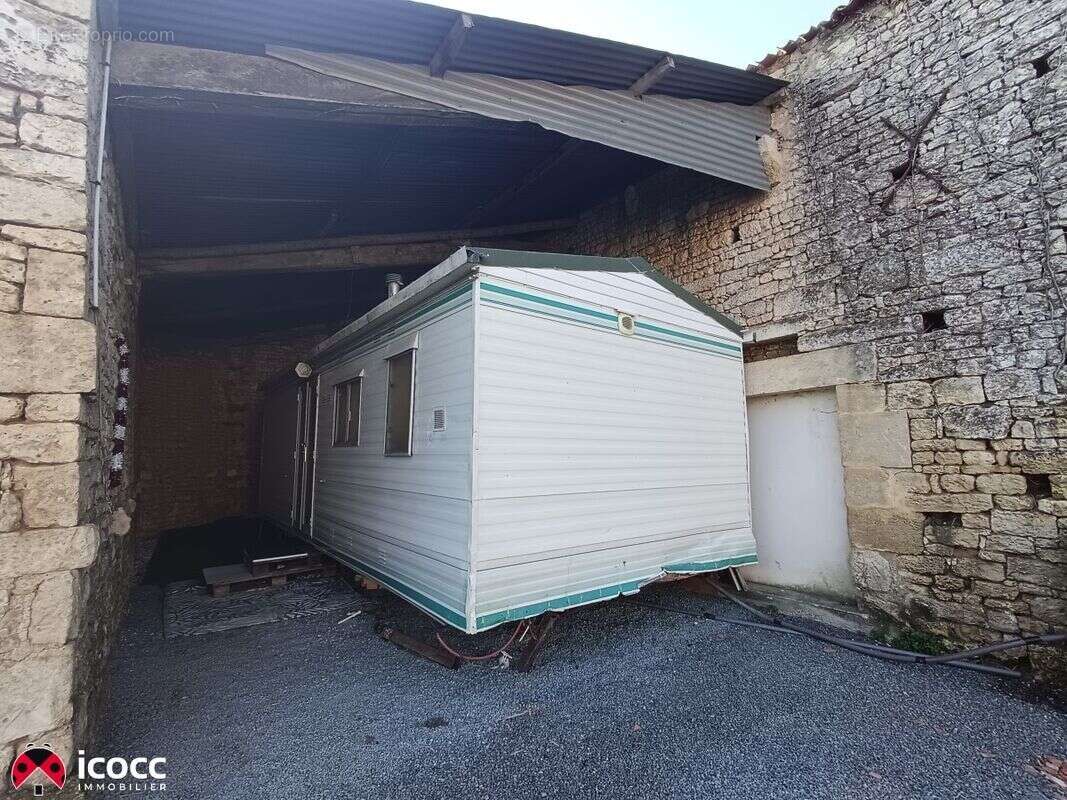 Maison à SAINT-ETIENNE-DE-BRILLOUET