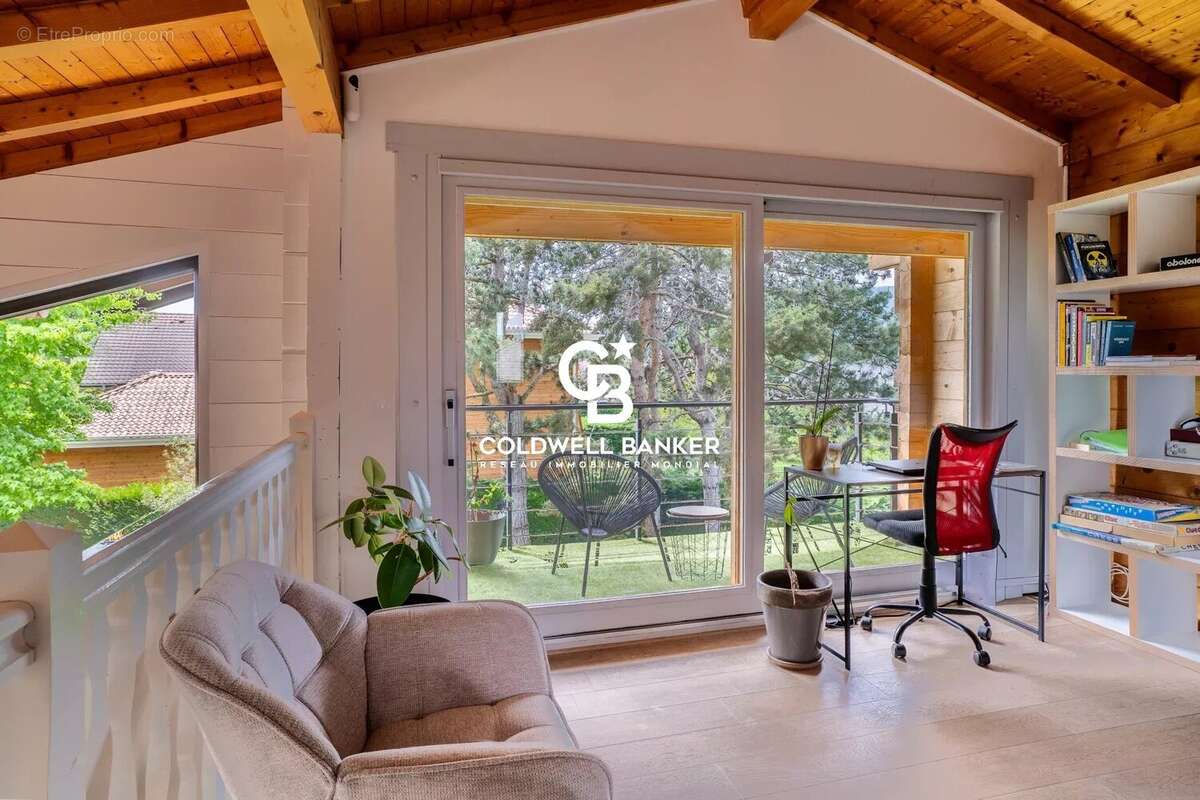 Maison chalet à Vétraz-Monthoux avec piscine chauffée, 5 chambres et jardin arboré - photo 6