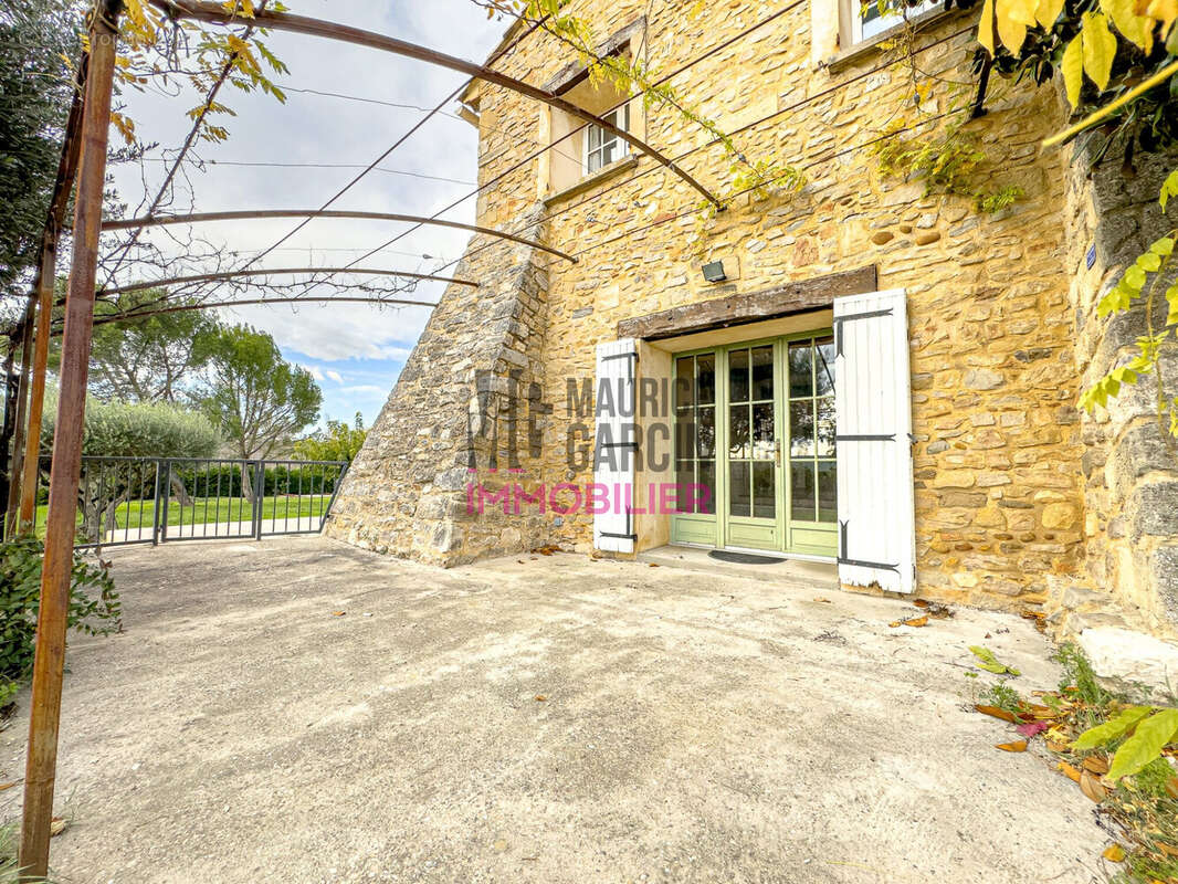 Maison à LAUDUN-L&#039;ARDOISE