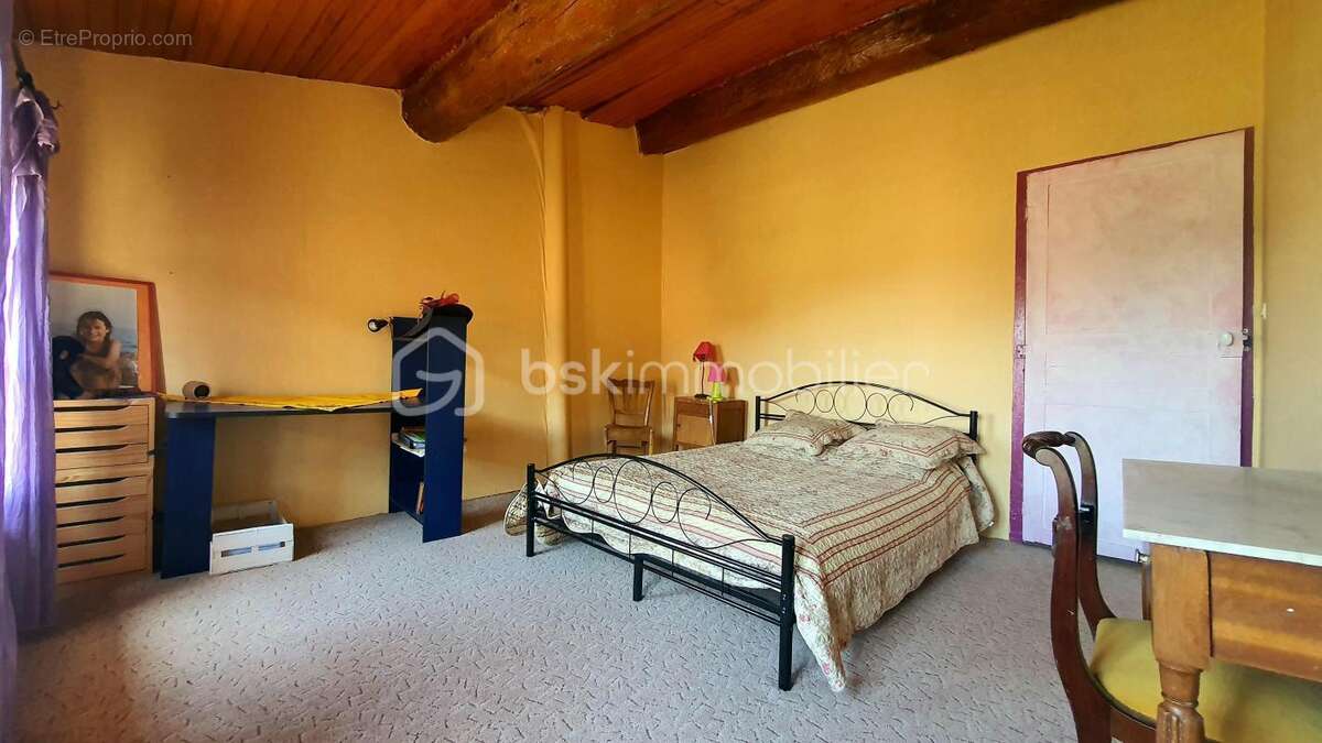 Maison en pierre de 156m² - 3 chambres - garage / atelier de 80m² - photo 9