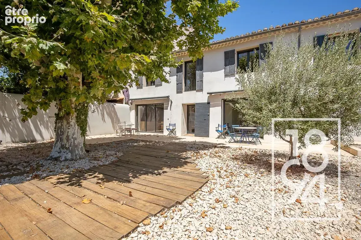 Maison contemporaine de 170m2 en R+1 de 6 pièces sur un terrain de 900m2, avec pool house et piscine - photo 2