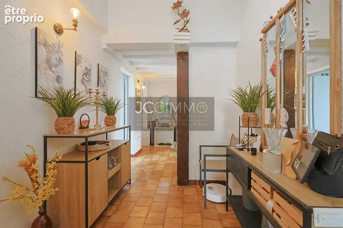 Villa de 318m2 avec deux logements indépendants et fort potentiel ! - photo 27