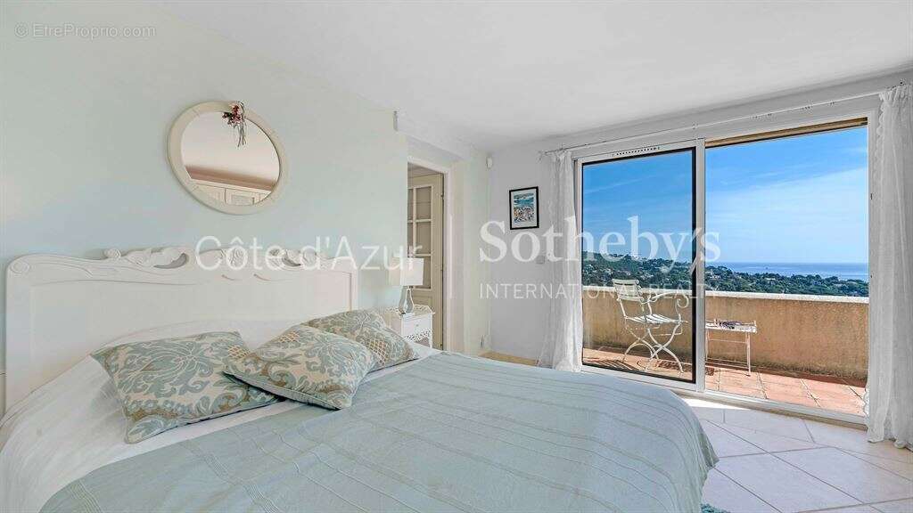 Maison à LES ISSAMBRES