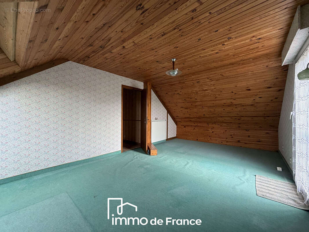 Sainte Radegonde, Grande Maison familiale - Parcelle de 931 m² - photo 12