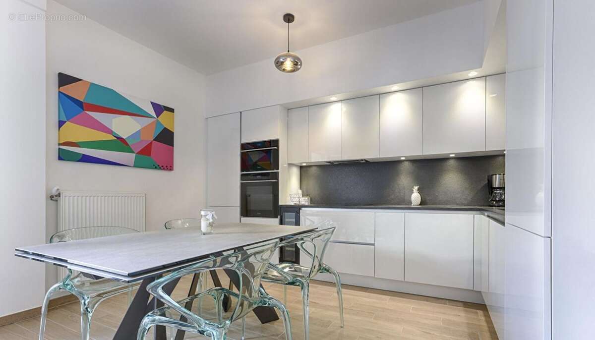 Appartement à LA GARENNE-COLOMBES