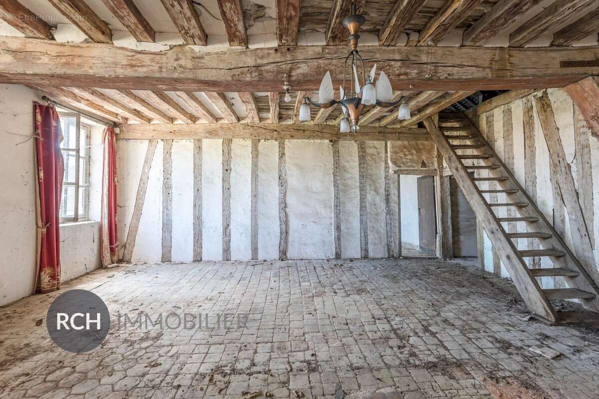 Maison à LA QUEUE-LES-YVELINES