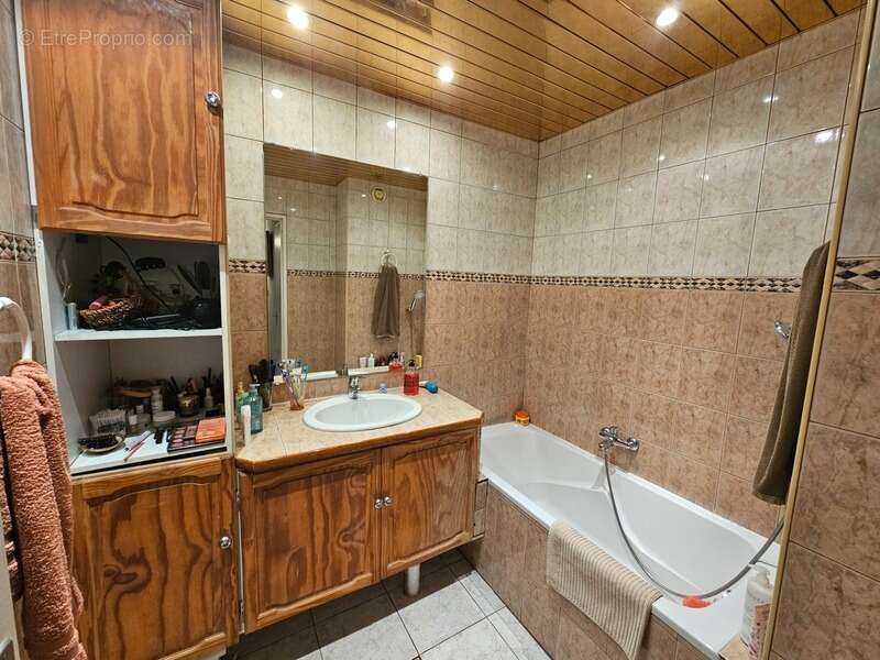 Appartement à MARSEILLE-1E