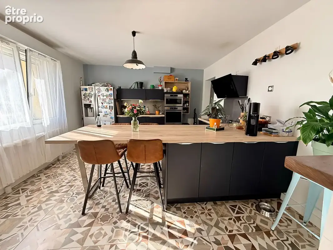 Coup de coeur assuré pour cette maison récemment rénovée avec goût et pleine de potentiel ! - photo 3