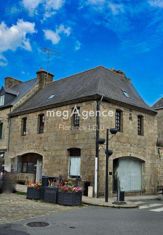 Appartement à QUINTIN