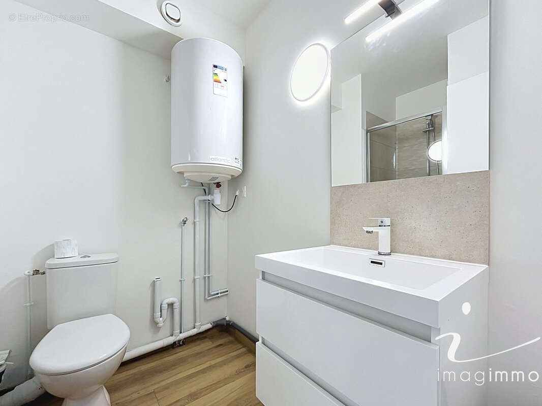 Dans une residence entre plage et port studio renove avec parking prive - photo 5