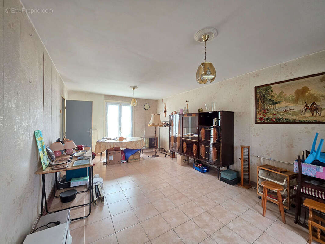 Maison à CREVECOEUR-LE-GRAND