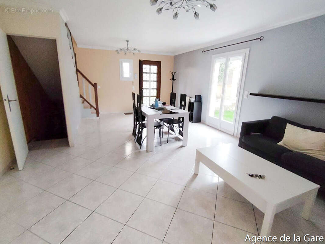 Maison à SARTROUVILLE