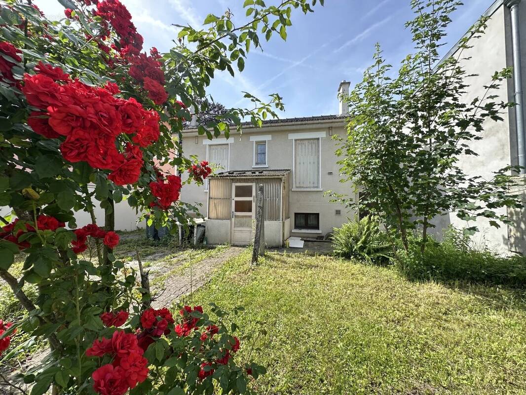 Maison à EZANVILLE