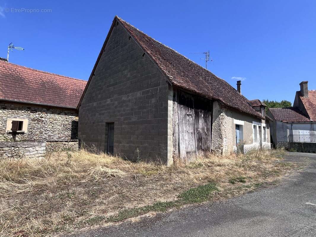 MAison et grange attenante