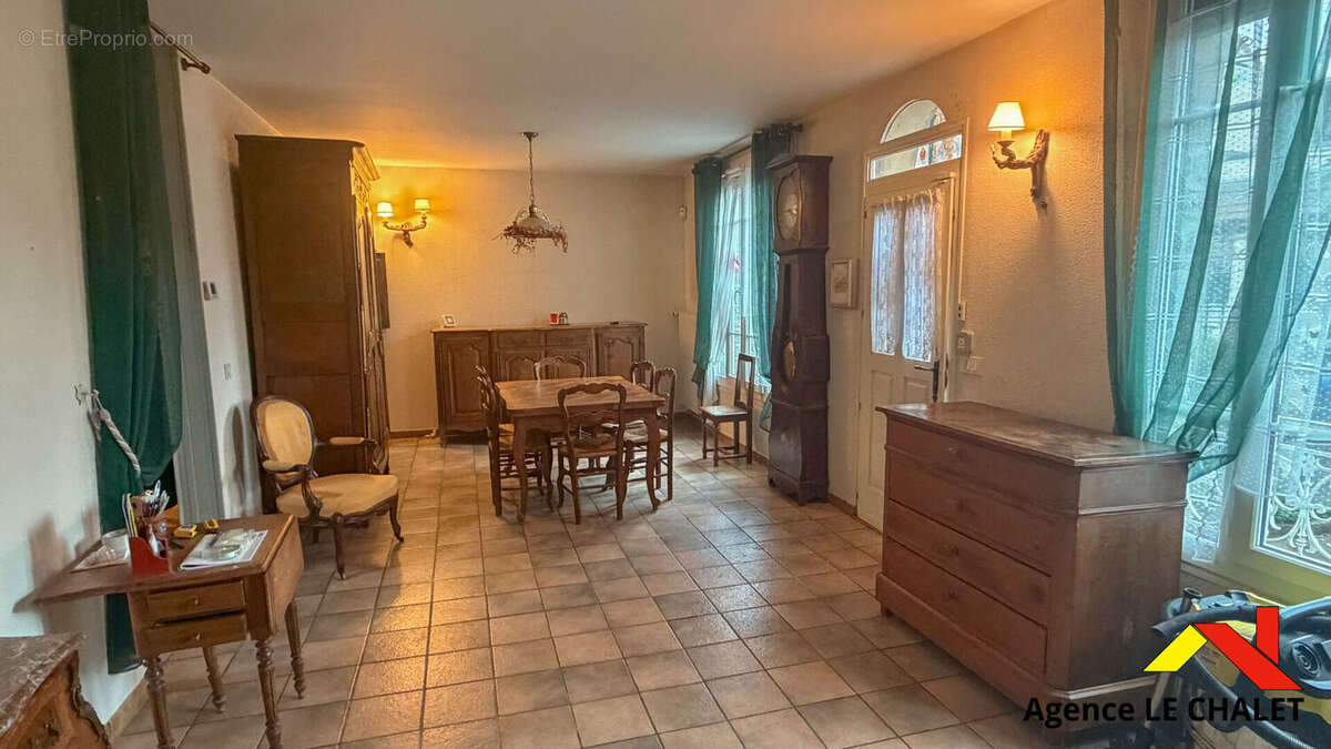 Maison à VILLENEUVE-LE-ROI