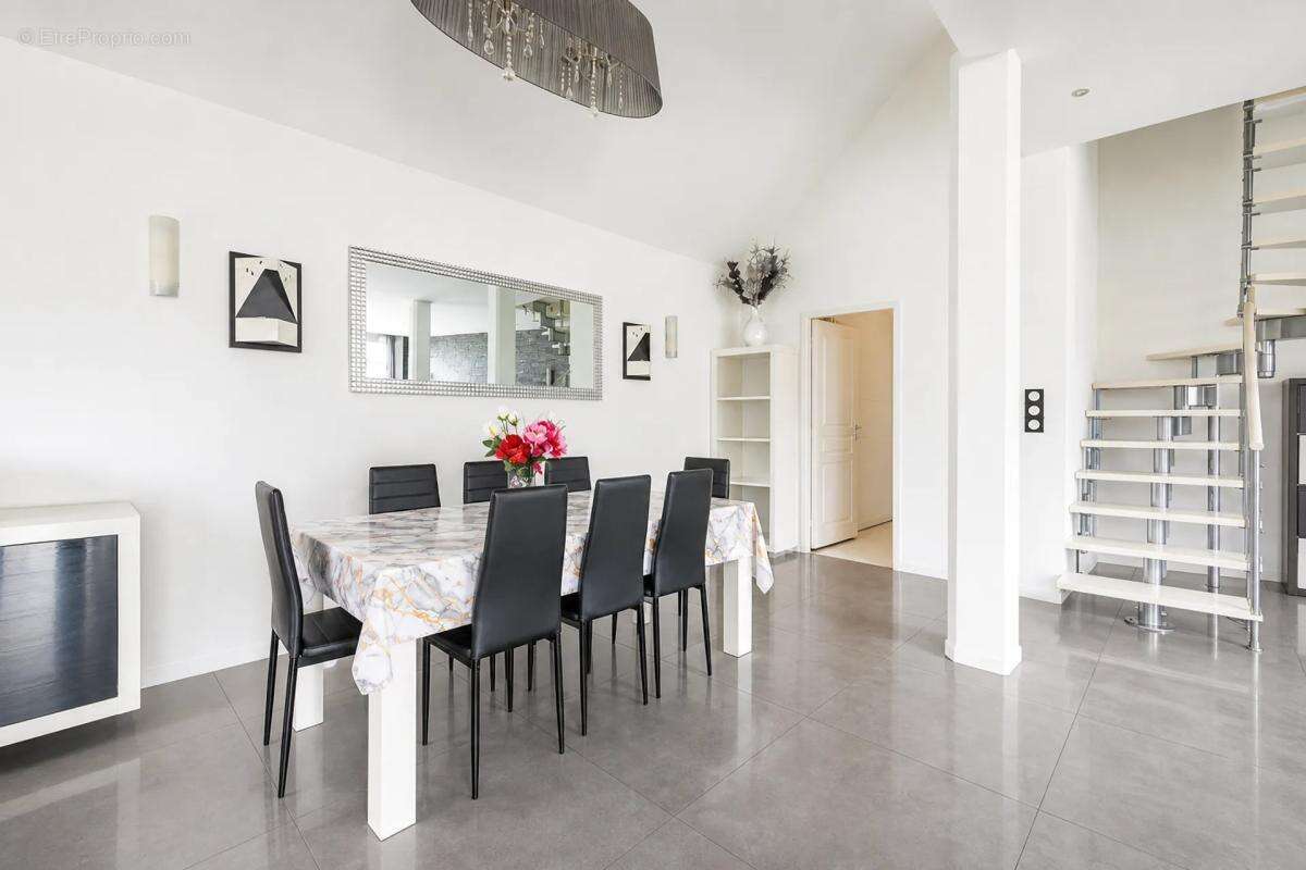 Maison à LE PLESSIS-ROBINSON