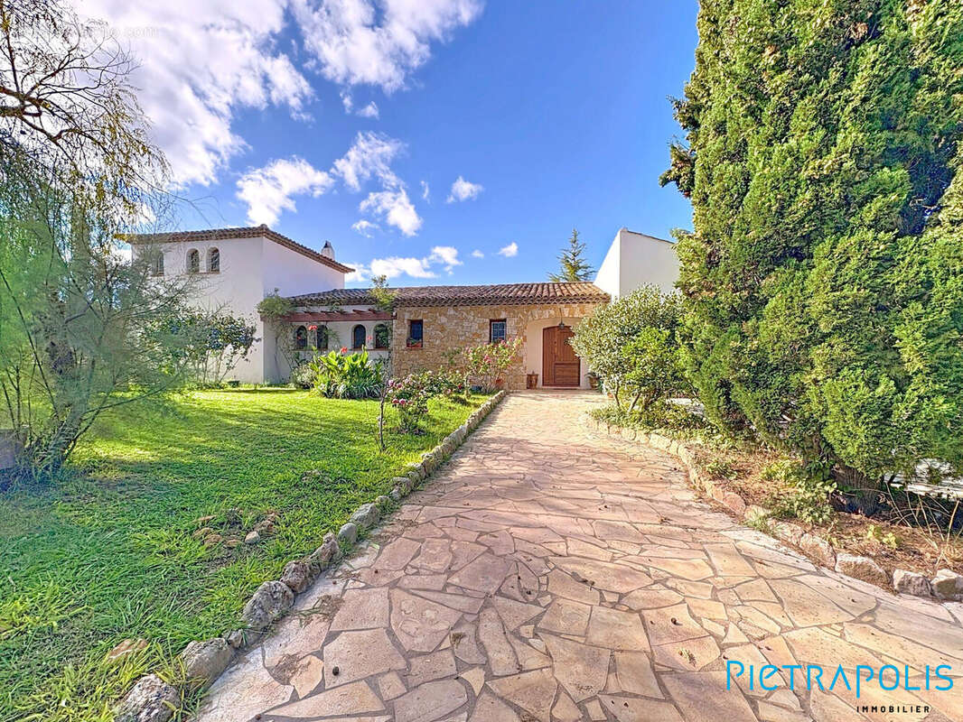Maison 287 m² à Balaruc-Le-Vieux  - photo 2