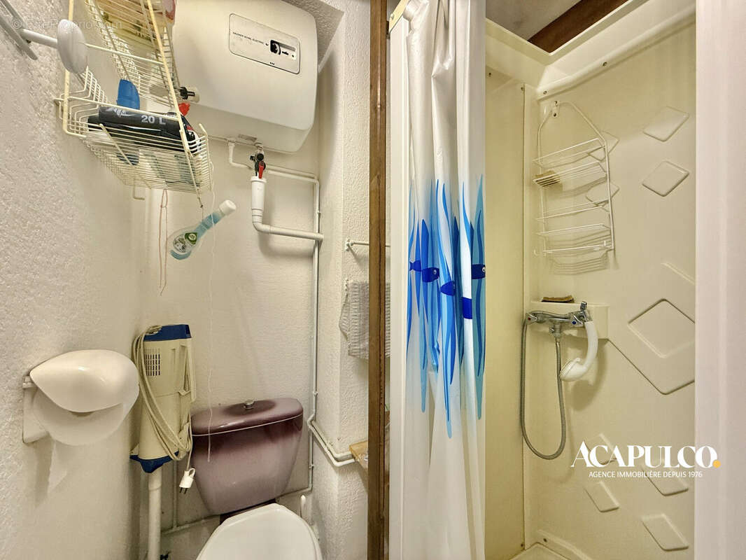 Salle d'eau WC - Appartement à AGDE