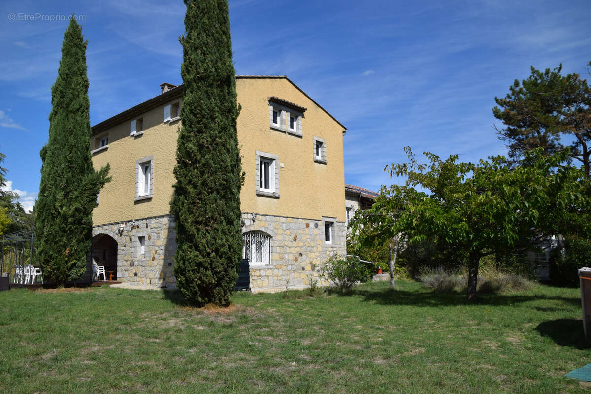 Maison à VILLENEUVE-DE-BERG