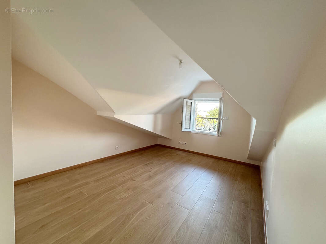 Maison à SAINT-MAUR-DES-FOSSES